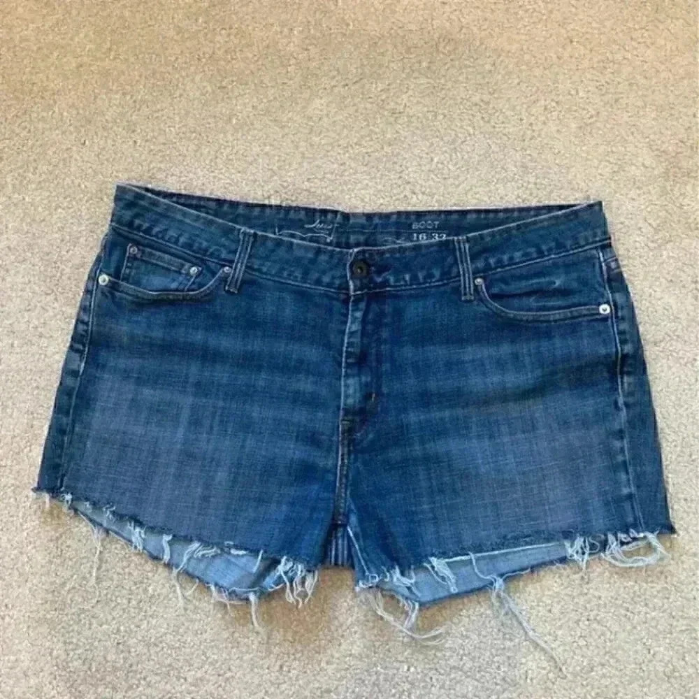 Levi’s jean shorts in size 16R